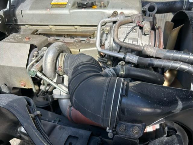 キャンター 全低床　平ボディ　平ボデ　全低床　２ｔ積　５ＭＴ　ディーゼルターボ　全面塗装済　車内清掃済　車体サイズ長４６９／幅１６９／高１９５（ｃｍ）　ロープフック３ｘ２（15枚目）