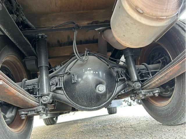 キャンター 全低床　平ボディ　平ボデ　全低床　２ｔ積　５ＭＴ　ディーゼルターボ　全面塗装済　車内清掃済　車体サイズ長４６９／幅１６９／高１９５（ｃｍ）　ロープフック３ｘ２（17枚目）