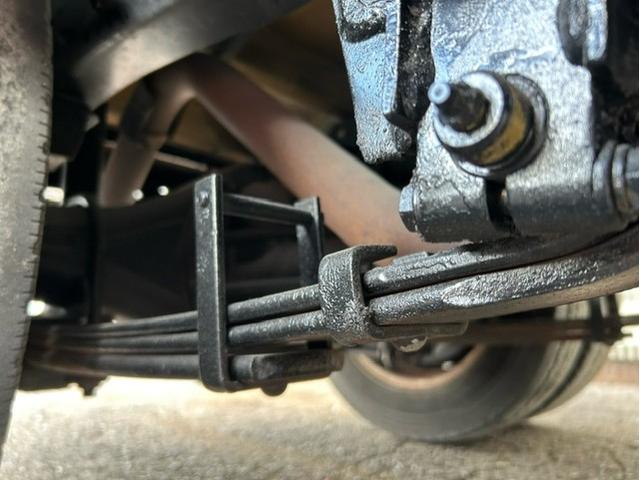 キャンター 全低床　平ボディ　平ボデ　全低床　２ｔ積　５ＭＴ　ディーゼルターボ　全面塗装済　車内清掃済　車体サイズ長４６９／幅１６９／高１９５（ｃｍ）　ロープフック３ｘ２（19枚目）