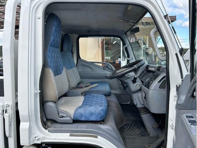 キャンター 全低床　平ボディ　平ボデ　全低床　２ｔ積　５ＭＴ　ディーゼルターボ　全面塗装済　車内清掃済　車体サイズ長４６９／幅１６９／高１９５（ｃｍ）　ロープフック３ｘ２（25枚目）
