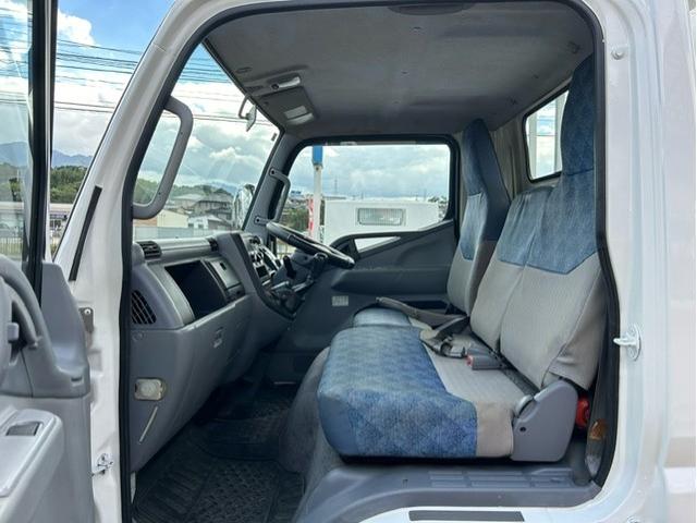 キャンター 全低床　平ボディ　平ボデ　全低床　２ｔ積　５ＭＴ　ディーゼルターボ　全面塗装済　車内清掃済　車体サイズ長４６９／幅１６９／高１９５（ｃｍ）　ロープフック３ｘ２（37枚目）