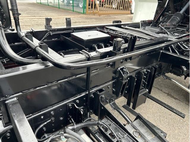 キャンター ターボ　パッカー車　塵芥車　５．１立米　極東製　巻き込み式　排出ダンプ式　ＡＴ車　２ペダル　３．０５ｔ積　バックカメラ　電格ミラー　全面塗装済　車内清掃済　車体サイズ長５５７／幅１９０／高２６２（ｃｍ）（27枚目）