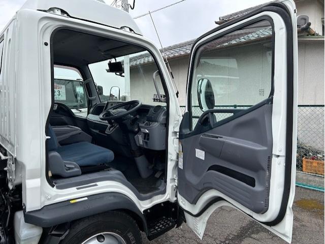 キャンター ターボ　パッカー車　塵芥車　５．１立米　極東製　巻き込み式　排出ダンプ式　ＡＴ車　２ペダル　３．０５ｔ積　バックカメラ　電格ミラー　全面塗装済　車内清掃済　車体サイズ長５５７／幅１９０／高２６２（ｃｍ）（40枚目）