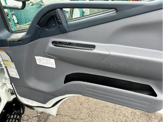 キャンター ターボ　パッカー車　塵芥車　５．１立米　極東製　巻き込み式　排出ダンプ式　ＡＴ車　２ペダル　３．０５ｔ積　バックカメラ　電格ミラー　全面塗装済　車内清掃済　車体サイズ長５５７／幅１９０／高２６２（ｃｍ）（42枚目）
