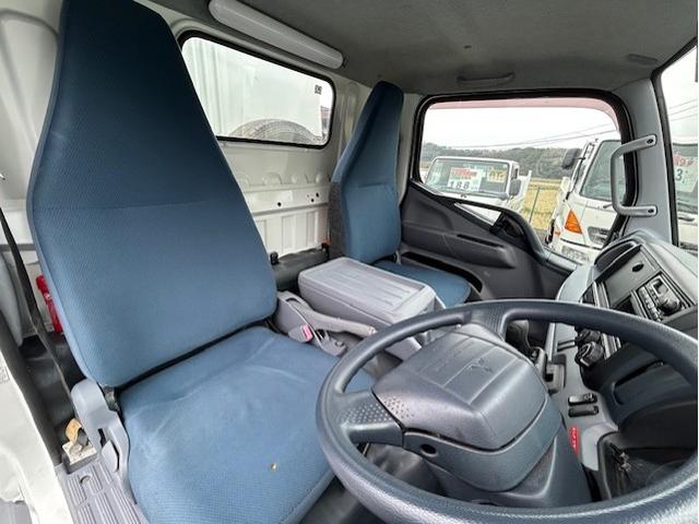 キャンター ターボ　パッカー車　塵芥車　５．１立米　極東製　巻き込み式　排出ダンプ式　ＡＴ車　２ペダル　３．０５ｔ積　バックカメラ　電格ミラー　全面塗装済　車内清掃済　車体サイズ長５５７／幅１９０／高２６２（ｃｍ）（43枚目）