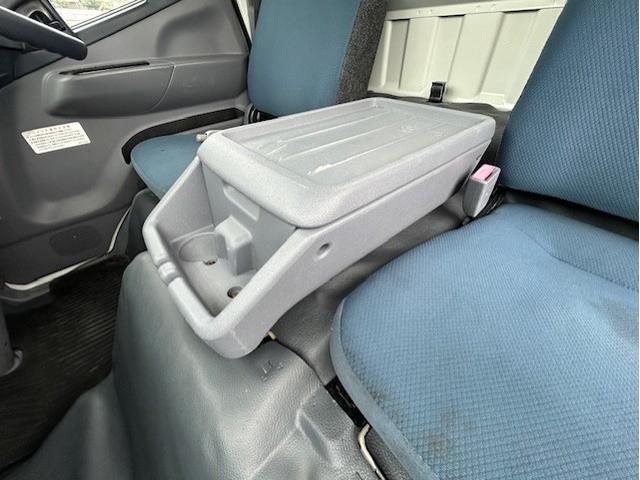 キャンター ターボ　パッカー車　塵芥車　５．１立米　極東製　巻き込み式　排出ダンプ式　ＡＴ車　２ペダル　３．０５ｔ積　バックカメラ　電格ミラー　全面塗装済　車内清掃済　車体サイズ長５５７／幅１９０／高２６２（ｃｍ）（59枚目）