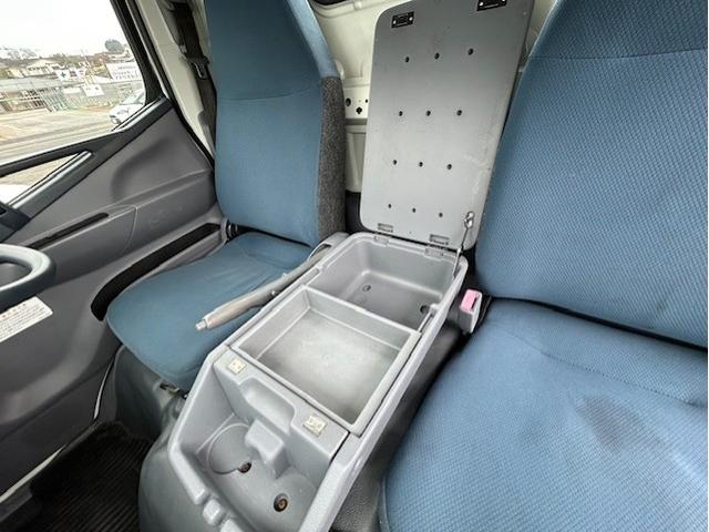 キャンター ターボ　パッカー車　塵芥車　５．１立米　極東製　巻き込み式　排出ダンプ式　ＡＴ車　２ペダル　３．０５ｔ積　バックカメラ　電格ミラー　全面塗装済　車内清掃済　車体サイズ長５５７／幅１９０／高２６２（ｃｍ）（60枚目）