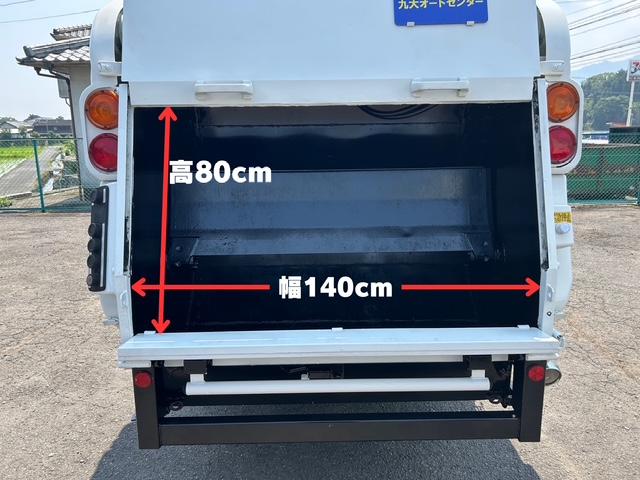 ダイナトラック 　５立米　巻き込み式　パッカー　塵芥車　排出ダンプ式　汚水タンク　連続スイッチ　ＭＴ５速　２ｔ積　極東開発製　全面塗装済　車体サイズ長５２１／幅１８７／高２３１（ｃｍ）（7枚目）