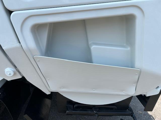 ダイナトラック 　５立米　巻き込み式　パッカー　塵芥車　排出ダンプ式　汚水タンク　連続スイッチ　ＭＴ５速　２ｔ積　極東開発製　全面塗装済　車体サイズ長５２１／幅１８７／高２３１（ｃｍ）（11枚目）