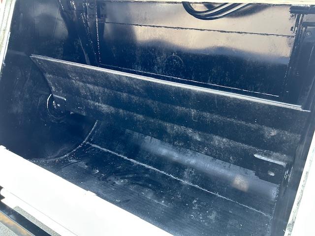 ダイナトラック 　５立米　巻き込み式　パッカー　塵芥車　排出ダンプ式　汚水タンク　連続スイッチ　ＭＴ５速　２ｔ積　極東開発製　全面塗装済　車体サイズ長５２１／幅１８７／高２３１（ｃｍ）（23枚目）