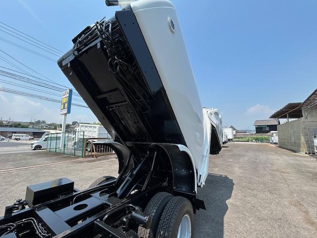 ダイナトラック 　５立米　巻き込み式　パッカー　塵芥車　排出ダンプ式　汚水タンク　連続スイッチ　ＭＴ５速　２ｔ積　極東開発製　全面塗装済　車体サイズ長５２１／幅１８７／高２３１（ｃｍ）（33枚目）