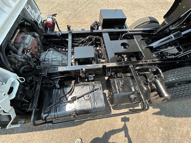 ダイナトラック 　５立米　巻き込み式　パッカー　塵芥車　排出ダンプ式　汚水タンク　連続スイッチ　ＭＴ５速　２ｔ積　極東開発製　全面塗装済　車体サイズ長５２１／幅１８７／高２３１（ｃｍ）（49枚目）