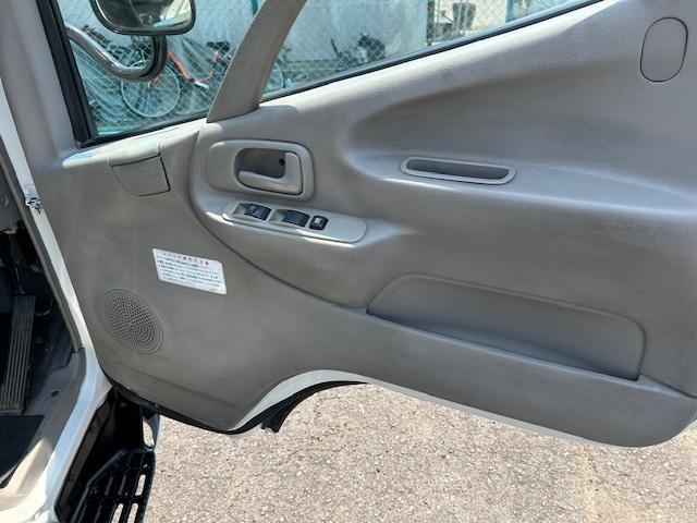 ダイナトラック 　５立米　巻き込み式　パッカー　塵芥車　排出ダンプ式　汚水タンク　連続スイッチ　ＭＴ５速　２ｔ積　極東開発製　全面塗装済　車体サイズ長５２１／幅１８７／高２３１（ｃｍ）（57枚目）