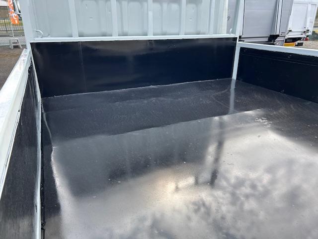 キャンター Ｗキャブロング　ワイドロング　全面塗装済　７人乗り　積載２ｔ　ＭＴ５速　ワンオーナー車　記録簿付　リアヒーター　荷台寸法　長３３５ｃｍ幅１９０ｃｍ高３８ｃｍ　高床（9枚目）