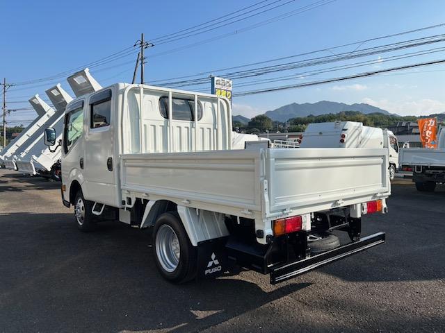 キャンターガッツ 　ダブルキャブ　１．２５ｔ積　６人乗り　４ナンバー　低床　２．９５Ｌディーゼルターボ　ＭＴ５速　キーレス　全面塗装済　電格ミラー　荷台内寸　長２０７／幅１６２／高３７（7枚目）