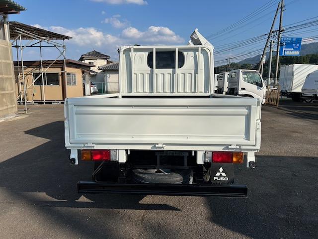 キャンターガッツ 　ダブルキャブ　１．２５ｔ積　６人乗り　４ナンバー　低床　２．９５Ｌディーゼルターボ　ＭＴ５速　キーレス　全面塗装済　電格ミラー　荷台内寸　長２０７／幅１６２／高３７（8枚目）