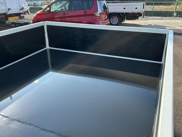 キャンターガッツ 　ダブルキャブ　１．２５ｔ積　６人乗り　４ナンバー　低床　２．９５Ｌディーゼルターボ　ＭＴ５速　キーレス　全面塗装済　電格ミラー　荷台内寸　長２０７／幅１６２／高３７（13枚目）