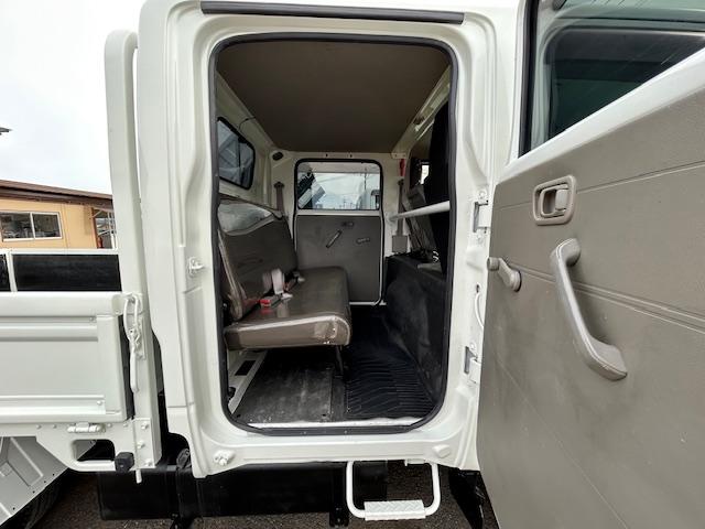 キャンターガッツ 　ダブルキャブ　１．２５ｔ積　６人乗り　４ナンバー　低床　２．９５Ｌディーゼルターボ　ＭＴ５速　キーレス　全面塗装済　電格ミラー　荷台内寸　長２０７／幅１６２／高３７（34枚目）
