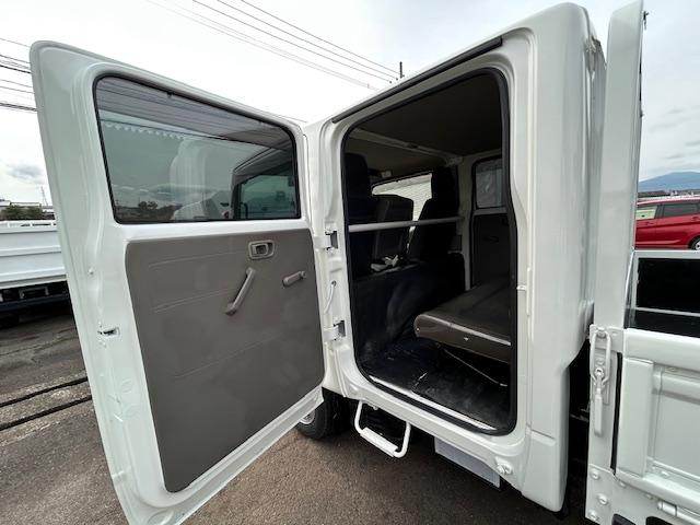 キャンターガッツ 　ダブルキャブ　１．２５ｔ積　６人乗り　４ナンバー　低床　２．９５Ｌディーゼルターボ　ＭＴ５速　キーレス　全面塗装済　電格ミラー　荷台内寸　長２０７／幅１６２／高３７（36枚目）