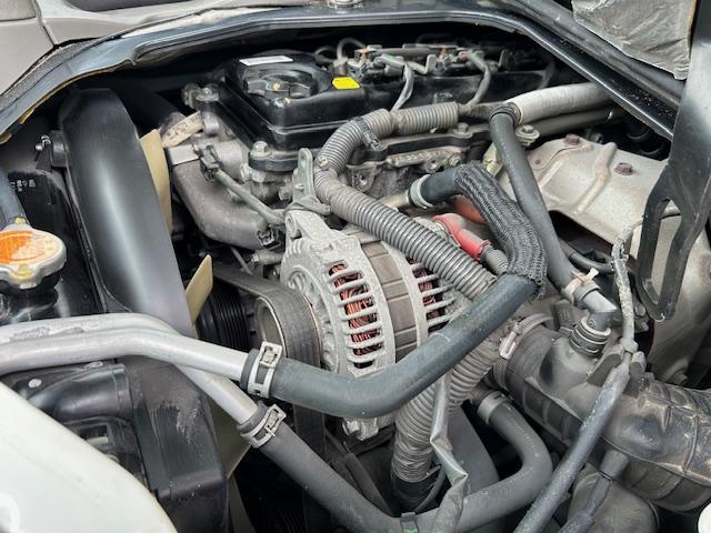 キャンターガッツ 　ダブルキャブ　１．２５ｔ積　６人乗り　４ナンバー　低床　２．９５Ｌディーゼルターボ　ＭＴ５速　キーレス　全面塗装済　電格ミラー　荷台内寸　長２０７／幅１６２／高３７（53枚目）