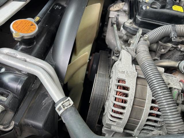 キャンターガッツ 　ダブルキャブ　１．２５ｔ積　６人乗り　４ナンバー　低床　２．９５Ｌディーゼルターボ　ＭＴ５速　キーレス　全面塗装済　電格ミラー　荷台内寸　長２０７／幅１６２／高３７（54枚目）