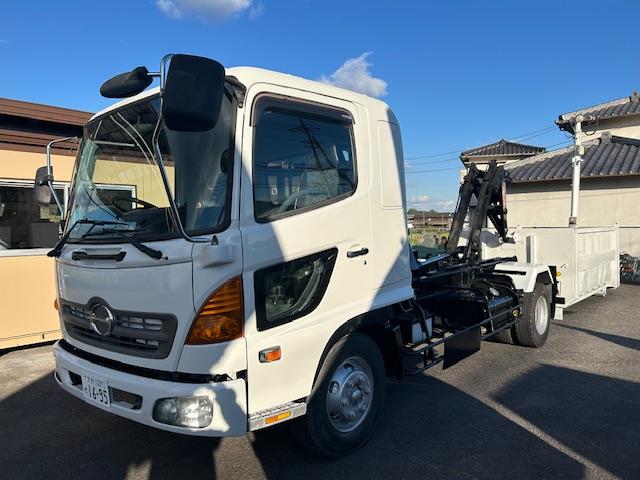 ヒノレンジャー 　脱着装置コンテナ車　極東開発フックロール　ラジコン付　積載量３７５０ｋｇ　脱着式　コンテナ　ベット付　６速ＭＴ　車検Ｒ８年１１月　内寸　長３４９／幅１９５／高１１６（ｃｍ）（2枚目）