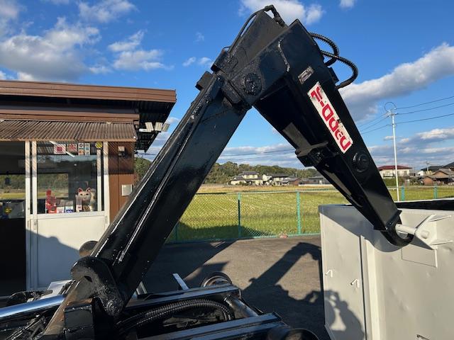 ヒノレンジャー 　脱着装置コンテナ車　極東開発フックロール　ラジコン付　積載量３７５０ｋｇ　脱着式　コンテナ　ベット付　６速ＭＴ　車検Ｒ８年１１月　内寸　長３４９／幅１９５／高１１６（ｃｍ）（7枚目）