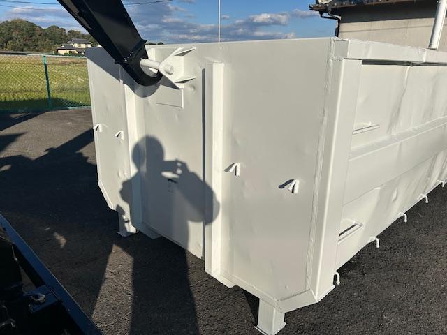 ヒノレンジャー 　脱着装置コンテナ車　極東開発フックロール　ラジコン付　積載量３７５０ｋｇ　脱着式　コンテナ　ベット付　６速ＭＴ　車検Ｒ８年１１月　内寸　長３４９／幅１９５／高１１６（ｃｍ）（8枚目）