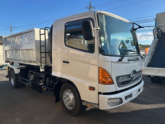 ヒノレンジャー 　脱着装置コンテナ車　極東開発フックロール　ラジコン付　積載量３７５０ｋｇ　脱着式　コンテナ　ベット付　６速ＭＴ　車検Ｒ８年１１月　内寸　長３４９／幅１９５／高１１６（ｃｍ）（25枚目）