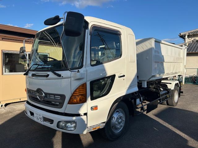 ヒノレンジャー 　脱着装置コンテナ車　極東開発フックロール　ラジコン付　積載量３７５０ｋｇ　脱着式　コンテナ　ベット付　６速ＭＴ　車検Ｒ８年１１月　内寸　長３４９／幅１９５／高１１６（ｃｍ）（31枚目）