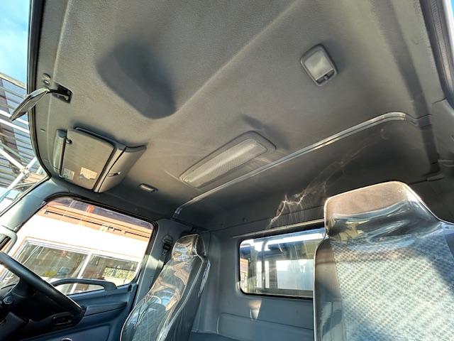 ヒノレンジャー 　脱着装置コンテナ車　極東開発フックロール　ラジコン付　積載量３７５０ｋｇ　脱着式　コンテナ　ベット付　６速ＭＴ　車検Ｒ８年１１月　内寸　長３４９／幅１９５／高１１６（ｃｍ）（70枚目）