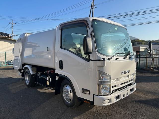 エルフトラック 　モリタ製　２ｔ積　５．０立米　巻き込み式　排出ダンプ式　パッカー車　積み込み連続スイッチ　汚水タンク　ＭＴ６速　電格ミラー　２．９９Ｌ　ディーゼルターボ　全面塗装済　走行２１．１万キロ（2枚目）