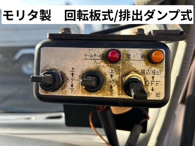 エルフトラック 　モリタ製　２ｔ積　５．０立米　巻き込み式　排出ダンプ式　パッカー車　積み込み連続スイッチ　汚水タンク　ＭＴ６速　電格ミラー　２．９９Ｌ　ディーゼルターボ　全面塗装済　走行２１．１万キロ（15枚目）