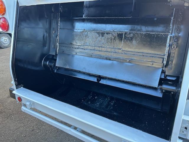 エルフトラック 　モリタ製　２ｔ積　５．０立米　巻き込み式　排出ダンプ式　パッカー車　積み込み連続スイッチ　汚水タンク　ＭＴ６速　電格ミラー　２．９９Ｌ　ディーゼルターボ　全面塗装済　走行２１．１万キロ（22枚目）