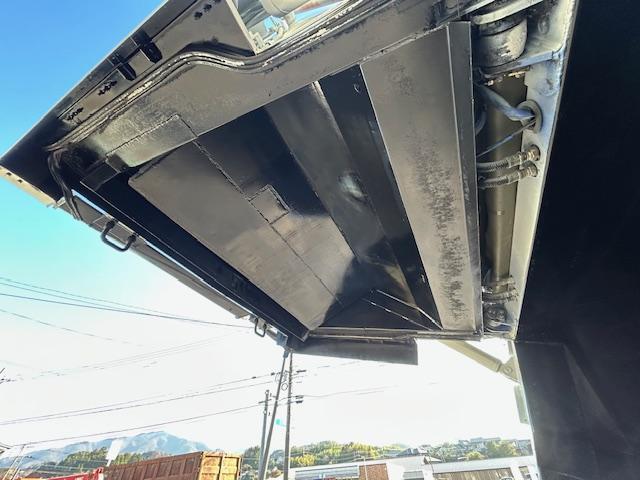 エルフトラック 　モリタ製　２ｔ積　５．０立米　巻き込み式　排出ダンプ式　パッカー車　積み込み連続スイッチ　汚水タンク　ＭＴ６速　電格ミラー　２．９９Ｌ　ディーゼルターボ　全面塗装済　走行２１．１万キロ（26枚目）