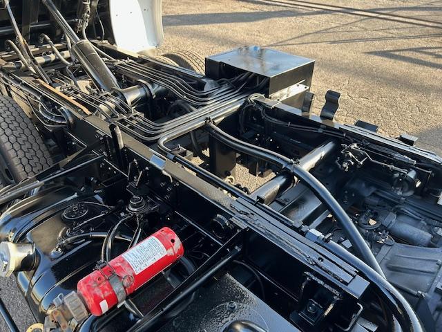 エルフトラック 　モリタ製　２ｔ積　５．０立米　巻き込み式　排出ダンプ式　パッカー車　積み込み連続スイッチ　汚水タンク　ＭＴ６速　電格ミラー　２．９９Ｌ　ディーゼルターボ　全面塗装済　走行２１．１万キロ（37枚目）