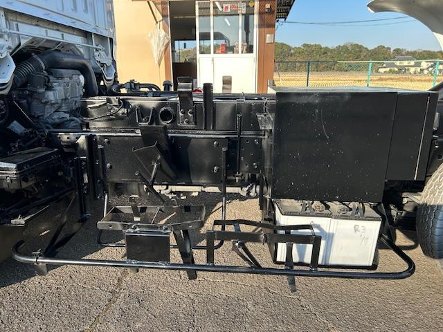 エルフトラック 　モリタ製　２ｔ積　５．０立米　巻き込み式　排出ダンプ式　パッカー車　積み込み連続スイッチ　汚水タンク　ＭＴ６速　電格ミラー　２．９９Ｌ　ディーゼルターボ　全面塗装済　走行２１．１万キロ（41枚目）