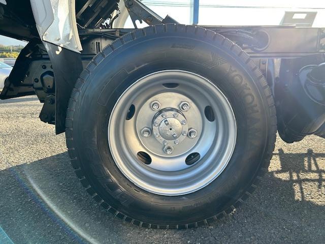 エルフトラック 　モリタ製　２ｔ積　５．０立米　巻き込み式　排出ダンプ式　パッカー車　積み込み連続スイッチ　汚水タンク　ＭＴ６速　電格ミラー　２．９９Ｌ　ディーゼルターボ　全面塗装済　走行２１．１万キロ（46枚目）