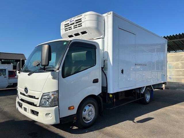 デュトロ 　ワイドロング　低温設定　冷蔵冷凍車　－１９℃確認済　３ｔ積　６速ＡＴ　サイドドア　バックカメラ　ラッシングレール２段　４．００Ｌディーゼルターボ　　内寸　長４８１／幅２０７／高３０８（ｃｍ）（2枚目）