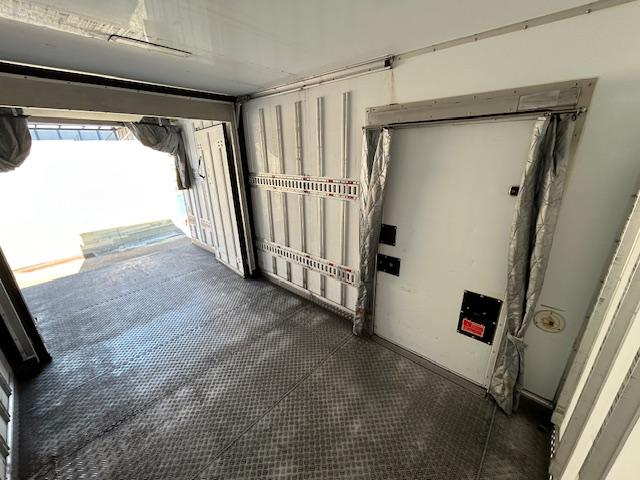 デュトロ 　ワイドロング　低温設定　冷蔵冷凍車　－１９℃確認済　３ｔ積　６速ＡＴ　サイドドア　バックカメラ　ラッシングレール２段　４．００Ｌディーゼルターボ　　内寸　長４８１／幅２０７／高３０８（ｃｍ）（12枚目）