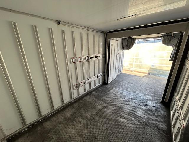 デュトロ 　ワイドロング　低温設定　冷蔵冷凍車　－１９℃確認済　３ｔ積　６速ＡＴ　サイドドア　バックカメラ　ラッシングレール２段　４．００Ｌディーゼルターボ　　内寸　長４８１／幅２０７／高３０８（ｃｍ）（13枚目）