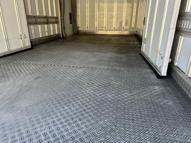 デュトロ 　ワイドロング　低温設定　冷蔵冷凍車　－１９℃確認済　３ｔ積　６速ＡＴ　サイドドア　バックカメラ　ラッシングレール２段　４．００Ｌディーゼルターボ　　内寸　長４８１／幅２０７／高３０８（ｃｍ）（14枚目）