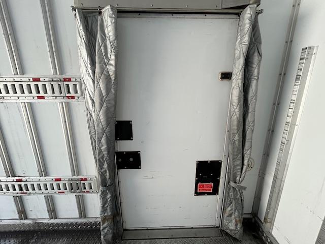 デュトロ 　ワイドロング　低温設定　冷蔵冷凍車　－１９℃確認済　３ｔ積　６速ＡＴ　サイドドア　バックカメラ　ラッシングレール２段　４．００Ｌディーゼルターボ　　内寸　長４８１／幅２０７／高３０８（ｃｍ）（15枚目）