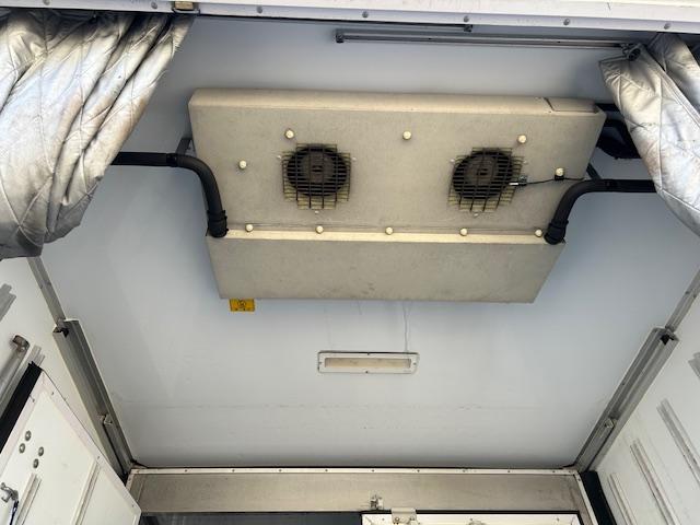 デュトロ 　ワイドロング　低温設定　冷蔵冷凍車　－１９℃確認済　３ｔ積　６速ＡＴ　サイドドア　バックカメラ　ラッシングレール２段　４．００Ｌディーゼルターボ　　内寸　長４８１／幅２０７／高３０８（ｃｍ）（17枚目）