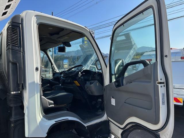 デュトロ 　ワイドロング　低温設定　冷蔵冷凍車　－１９℃確認済　３ｔ積　６速ＡＴ　サイドドア　バックカメラ　ラッシングレール２段　４．００Ｌディーゼルターボ　　内寸　長４８１／幅２０７／高３０８（ｃｍ）（28枚目）