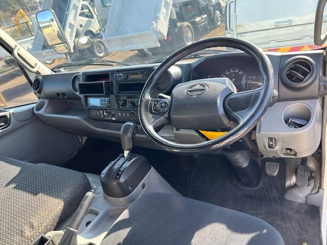 デュトロ 　ワイドロング　低温設定　冷蔵冷凍車　－１９℃確認済　３ｔ積　６速ＡＴ　サイドドア　バックカメラ　ラッシングレール２段　４．００Ｌディーゼルターボ　　内寸　長４８１／幅２０７／高３０８（ｃｍ）（33枚目）