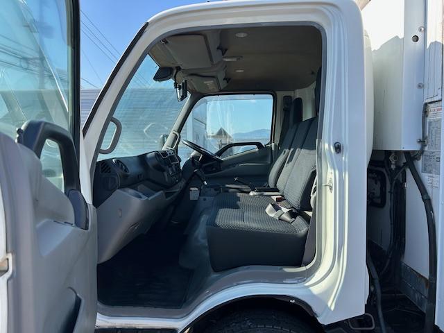 デュトロ 　ワイドロング　低温設定　冷蔵冷凍車　－１９℃確認済　３ｔ積　６速ＡＴ　サイドドア　バックカメラ　ラッシングレール２段　４．００Ｌディーゼルターボ　　内寸　長４８１／幅２０７／高３０８（ｃｍ）（48枚目）