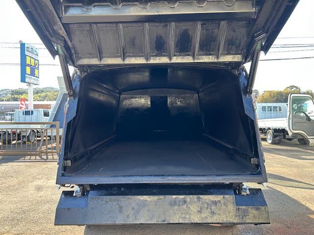 キャンター 　ワイド　プレスパッカー　６．８立米　新明和　排出押し出し式　２．９ｔ積　汚水タンク　連続スイッチ　バックカメラ　全面塗装済　５速ＭＴ（15枚目）