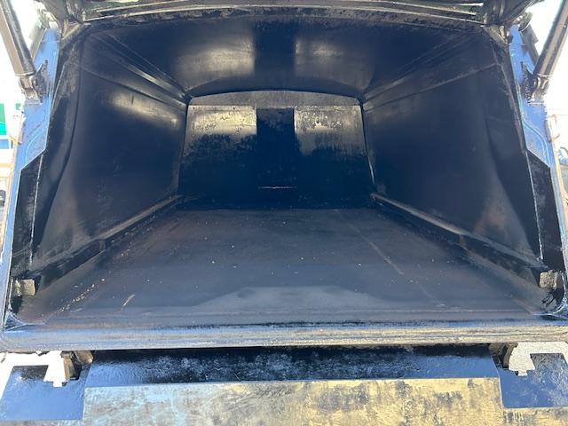 キャンター 　ワイド　プレスパッカー　６．８立米　新明和　排出押し出し式　２．９ｔ積　汚水タンク　連続スイッチ　バックカメラ　全面塗装済　５速ＭＴ（18枚目）