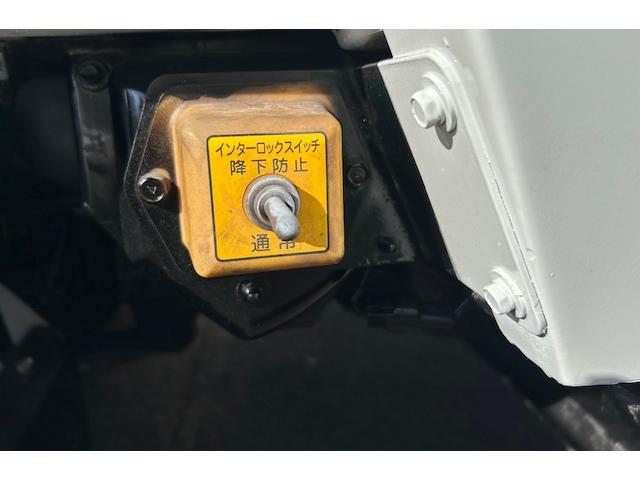 キャンター 　ワイド　プレスパッカー　６．８立米　新明和　排出押し出し式　２．９ｔ積　汚水タンク　連続スイッチ　バックカメラ　全面塗装済　５速ＭＴ（37枚目）